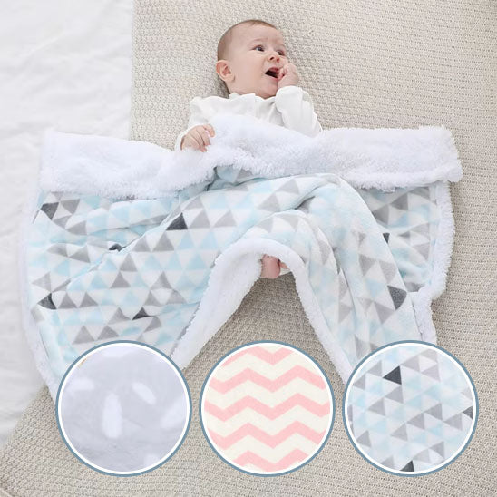 couverture-bébé-confortable-bébé-allongé