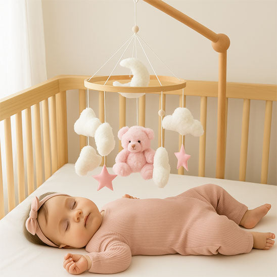 mobile-lit-bébé-dort-hochet-ourse-rose-nuages