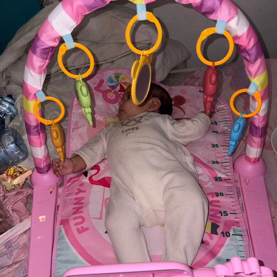 tapis-d'éveil-fille-calme