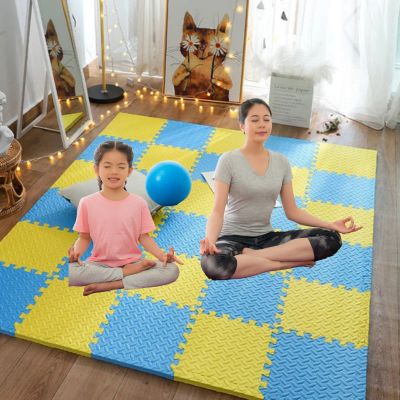 tapis-de-jeu-bleu-jaune-maman-fille-yoga