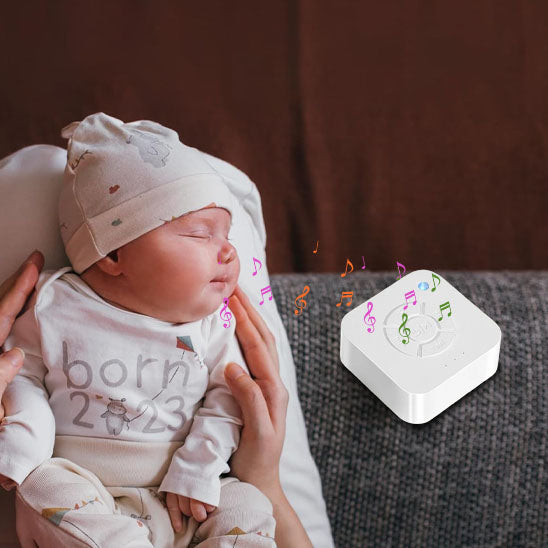 veilleuse-bruit-blanc-avec-lumière-sur-table-bébé-dort