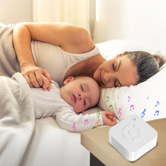 veilleuse-bruit-blanc-avec-lumière-sur-table-nuit-maman-bébé-dormait