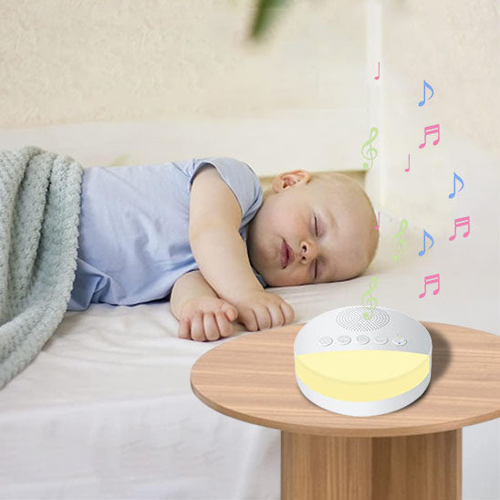 veilleuse-bruits-blanc-allumée-musique-sur-table-bébé-dort-cote