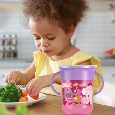 verre bebe rose avec éléphant