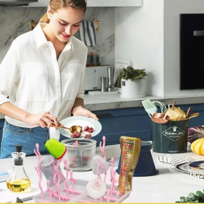 Egouttoir-biberon-pratique-polyvalant-maman-cuisin-biberon-tétines-sur-tiges