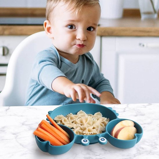 Assiette bebe bébé mange 