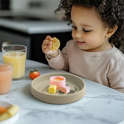 Assiette bebe favorise l'autonomie et l'apprentissage