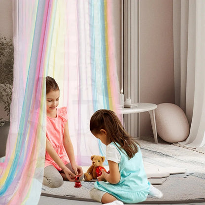 ciel de lit bébé arc en ciel décoration pastel pour berceau lit