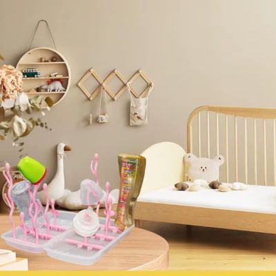 egouttoir-biberon-propre-sur-table-salon