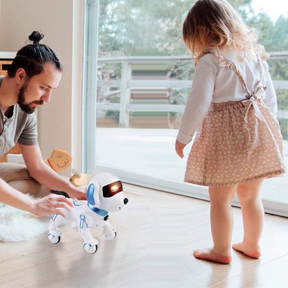 Jouet robot bleu et blanc la fille et son père  jouent dans le salon