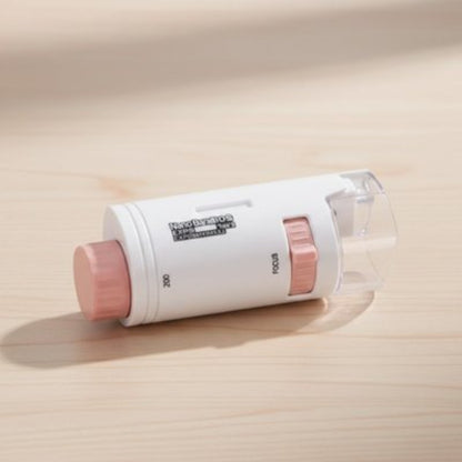Microscope enfant rose sur e bureau