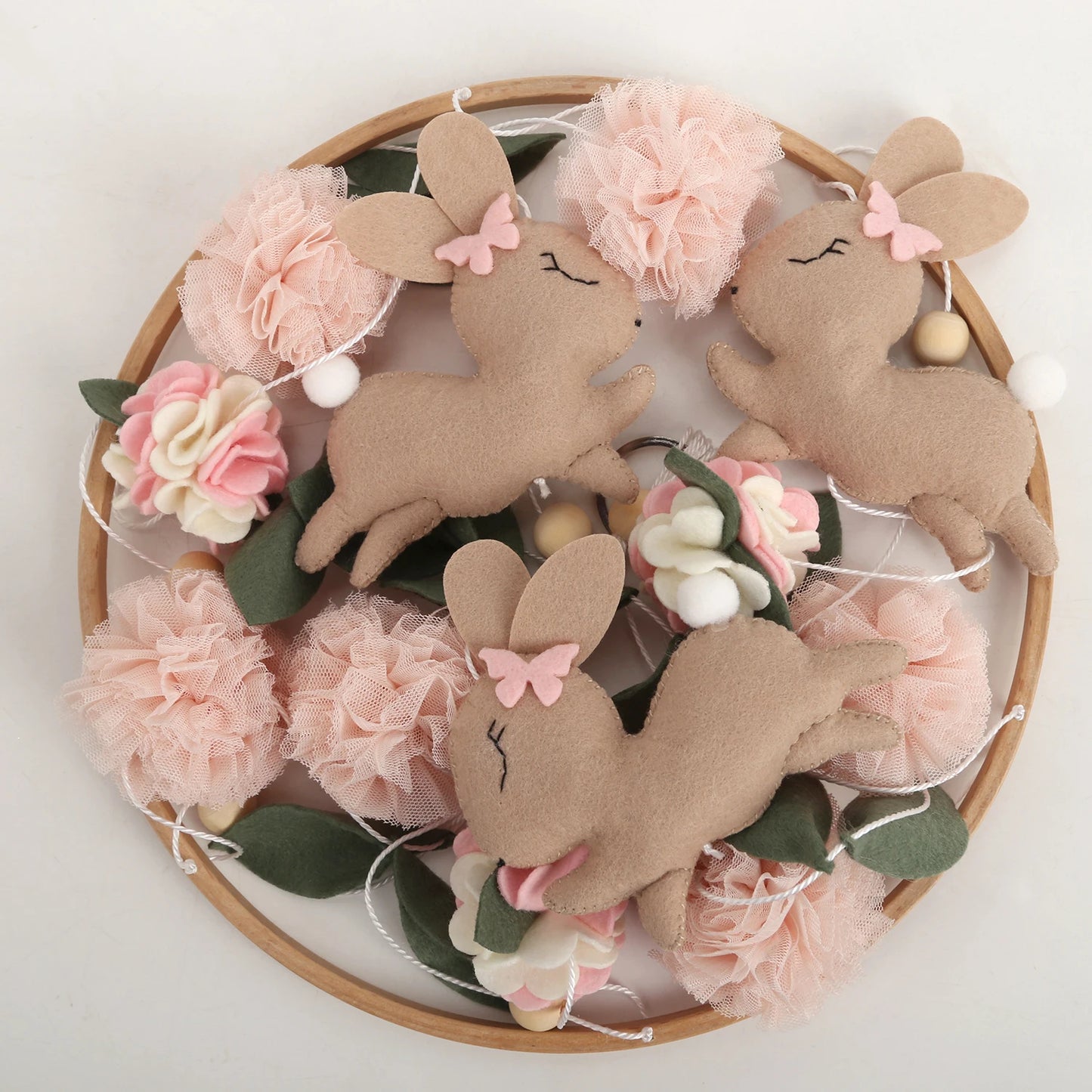 mobile pour bebe avec des fleurs roses