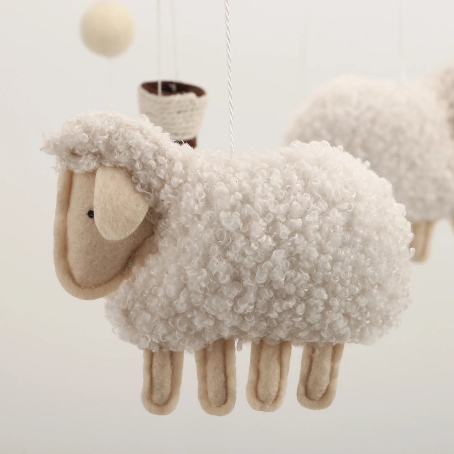mobile pour bebe blanc