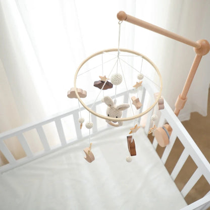mobile bébé en bois léger