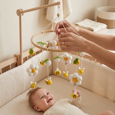 Mobile bébé pour stimuler l'imagination