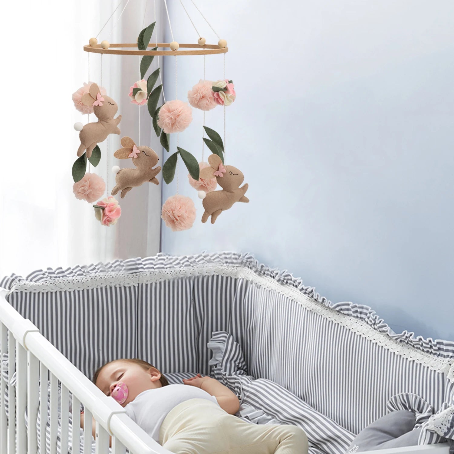 mobile pour bebe dort dans son berceau 
