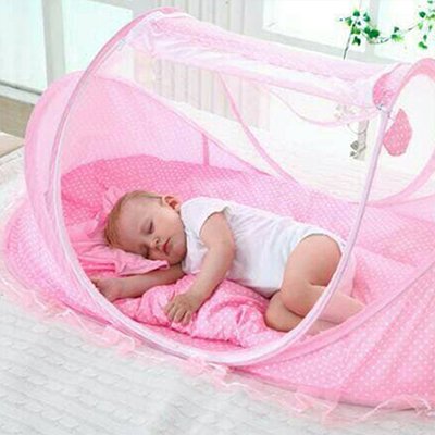 moustiquaire-lit-bebe-rose-respirant-sécuritaire-confortable-bébé-dort