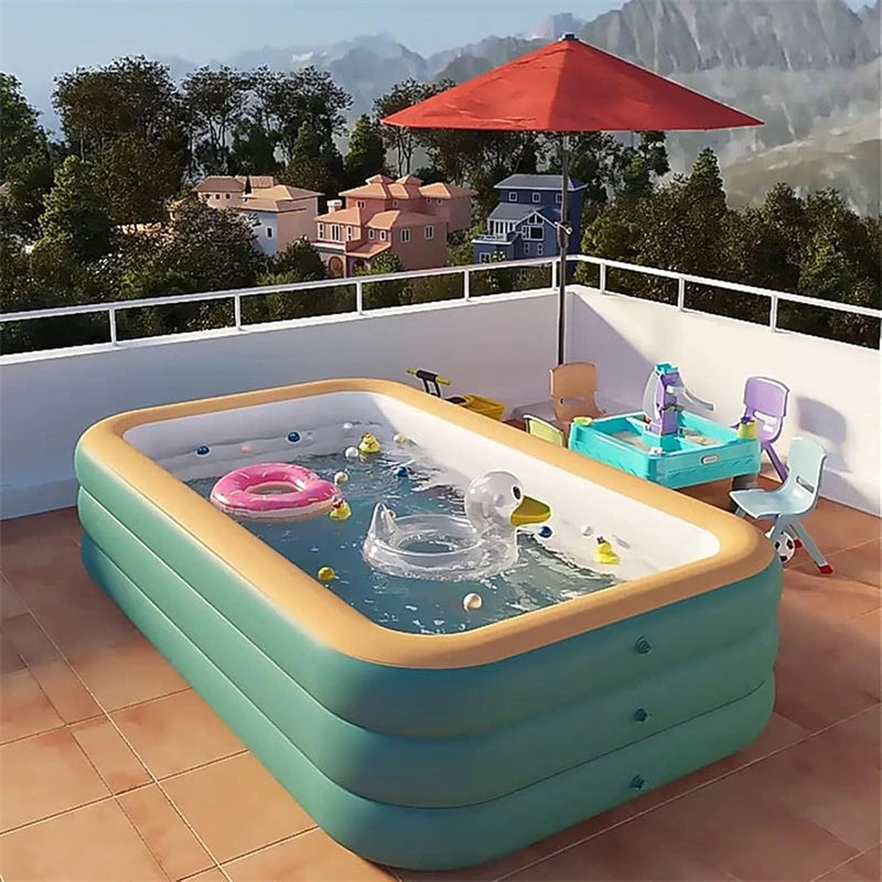 piscine gonflable bleu pour l'été