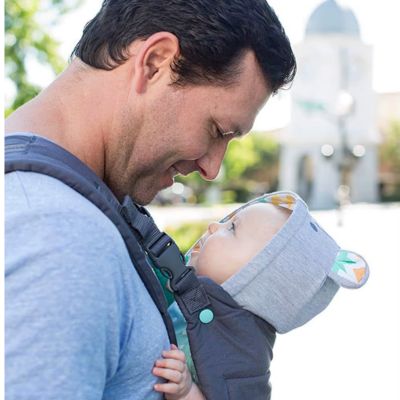 porte-bebe-capuche-papa-promenade