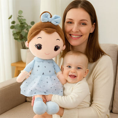 poupée de chiffon bleu maman avec les enfants