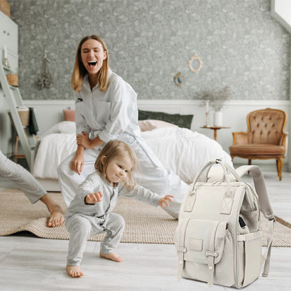 sac-a-langer-bebe-maman-chambre-sac-par-terre