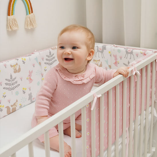 tour-de-lit-modulable-animaux-rose-berceau-bebe-souriant-tien-bord-berceau