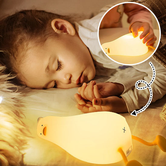 veilleuse-bébé-allumée-sur-lit-enfant-dort-sécuritaire
