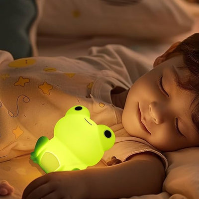 veilleuse-rechargeable-USB-lumiere-coloree-jaune-vert-enfant-tient-vers-lui